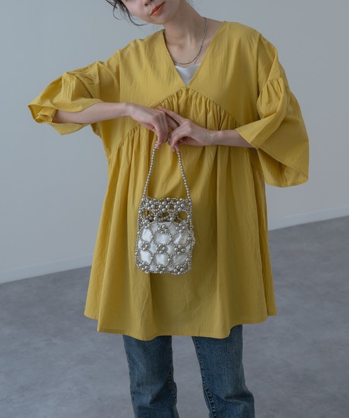 refinedworks(リファインドワークス)の「【refinedworks】ふわりと軽く、動くたびに華やかな 袖フレア チュニック(シャツ/ブラウス・レディース・イエロー/ベージュ・FREE)」の17枚目の写真