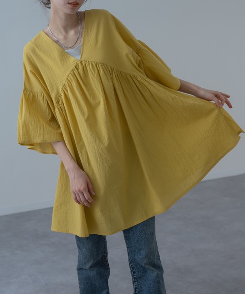 refinedworks(リファインドワークス)の「【refinedworks】ふわりと軽く、動くたびに華やかな 袖フレア チュニック(シャツ/ブラウス・レディース・イエロー/ベージュ・FREE)」の16枚目の写真