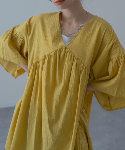 refinedworks(リファインドワークス)の「【refinedworks】ふわりと軽く、動くたびに華やかな 袖フレア チュニック(シャツ/ブラウス・レディース・イエロー/ベージュ・FREE)」の15枚目の写真