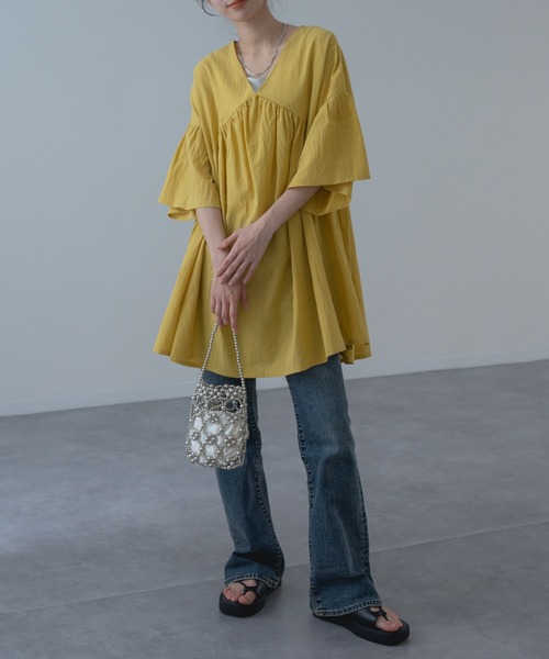 refinedworks(リファインドワークス)の「【refinedworks】ふわりと軽く、動くたびに華やかな 袖フレア チュニック(シャツ/ブラウス・レディース・イエロー/ベージュ・FREE)」の14枚目の写真