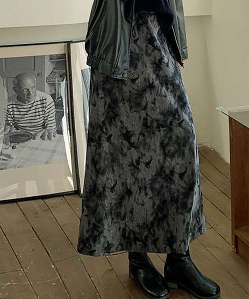 &soiree(アンドソワレ)の「スモークモチーフフレアースカート(スカート・レディース・ブラック・SMALL/MEDIUM/LARGE)」の4枚目の写真