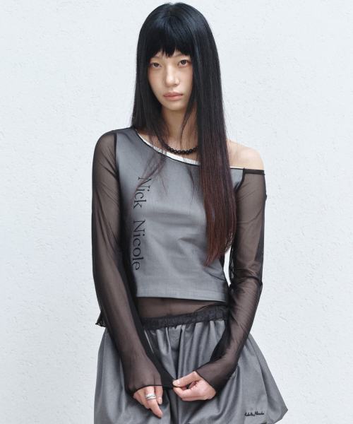NICK&NICOLE(ニックアンドニコール)の「ASYMMETRIC LAYERED LOGO TOP_BLACK(Tシャツ/カットソー・レディース・その他・FREE)」の2枚目の写真