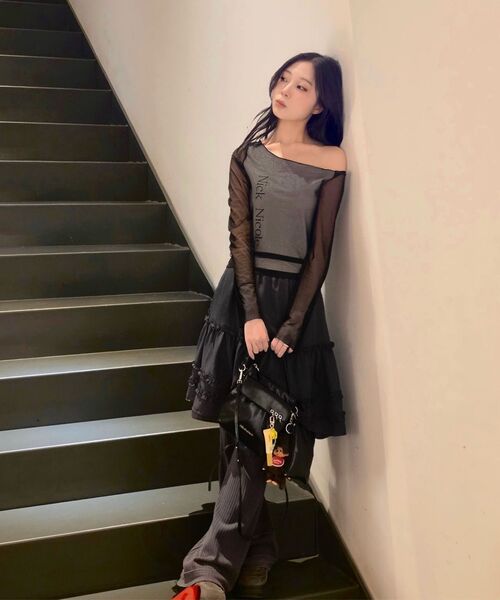 NICK&NICOLE(ニックアンドニコール)の「ASYMMETRIC LAYERED LOGO TOP_BLACK(Tシャツ/カットソー・レディース・その他・FREE)」の6枚目の写真