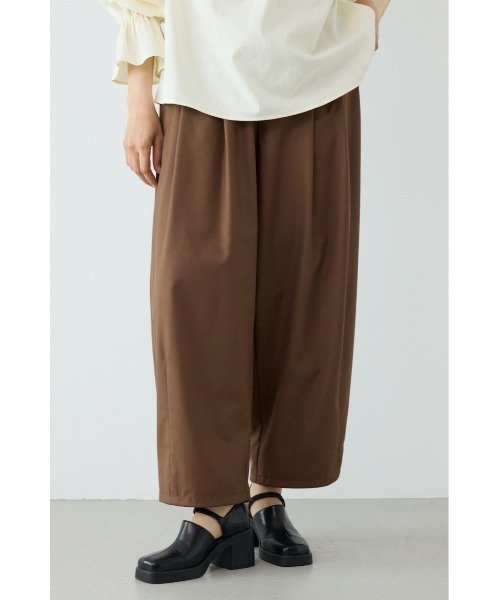 RODEO CROWNS WIDE BOWL（ロデオクラウンズワイドボウル）の「コクーンタックパンツ（スラックス・レディース・グレー/ブラック/ブラウン・SMALL/MEDIUM）」の3枚目の写真