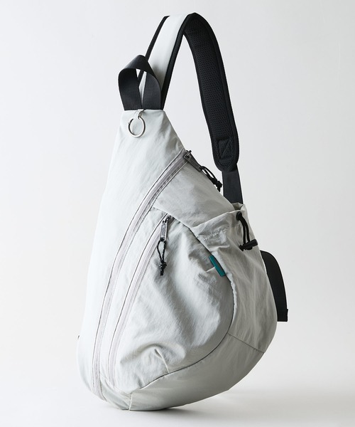 Healthknit(ヘルスニット)の「【HEALTHKNIT/ヘルスニット】【軽量・多機能でフェスや旅行の際にもおすすめ!】フローワンショルダーバッグ ボディバッグ スリングバッグ 縦型 斜めがけ マザーズバッグ ユニセックス(ショルダーバッグ・メンズ・ブラック/チャコールグレー/グレー・FREE)」の3枚目の写真