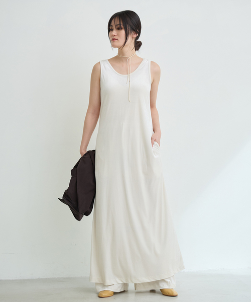 IENA LA BOUCLE（イエナラブークル）の「IENA LA BOUCLE トリアセベロアタンクワンピース（ワンピース・レディース・ホワイト/ブラック・38/36）」の4枚目の写真