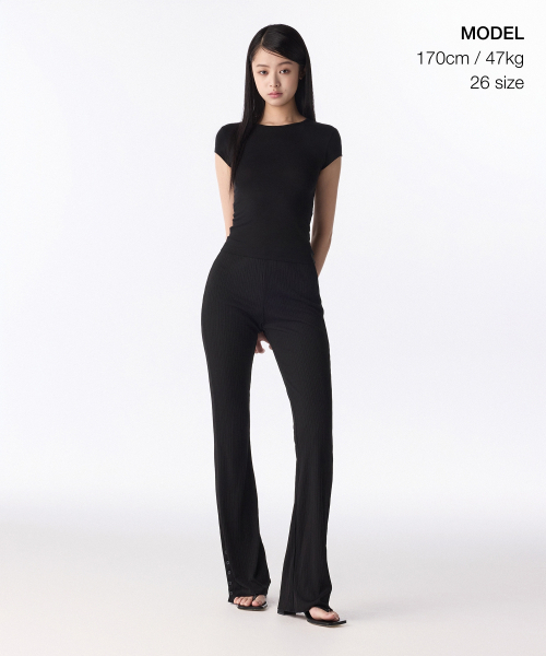 MUSINSA STANDARD WOMAN（ムシンサスタンダードウーマン）の「ウィメンズバーティカルテクスチャーサイドボタンジャージパンツ[ブラック]（スラックス・レディース・その他・24/26/28/30）」の2枚目の写真