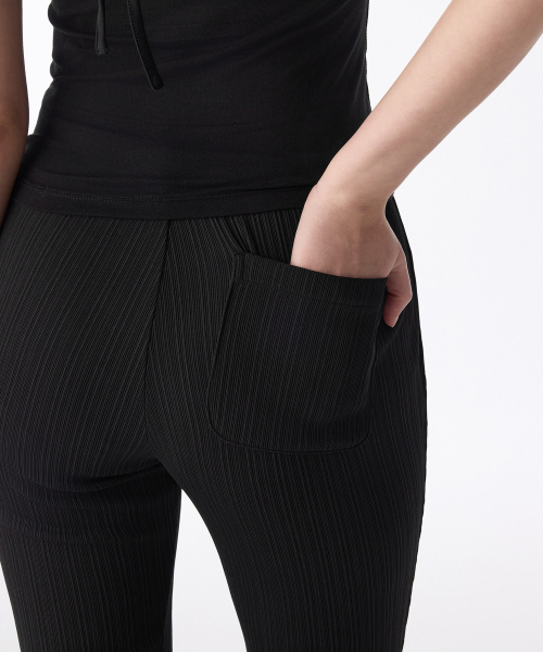 MUSINSA STANDARD WOMAN（ムシンサスタンダードウーマン）の「ウィメンズバーティカルテクスチャーサイドボタンジャージパンツ[ブラック]（スラックス・レディース・その他・24/26/28/30）」の6枚目の写真
