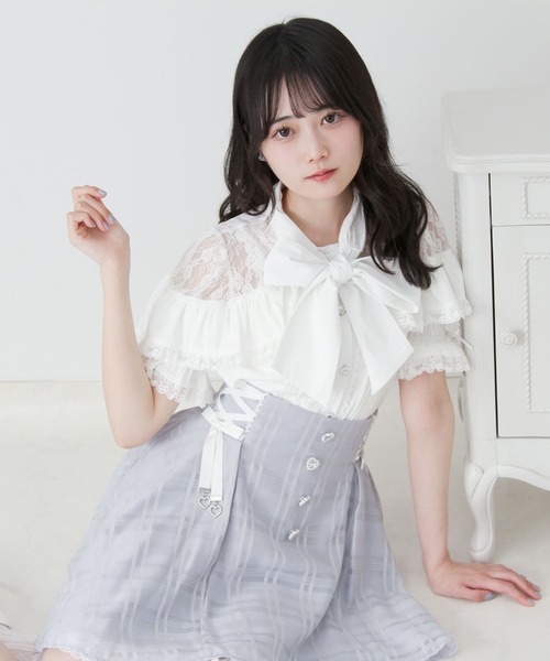 DearMyLove(ディアマイラブ)の「上品レースフリルボウタイリボンブラウス(シャツ/ブラウス・レディース・ホワイト/ブラック/ブルーグレー・MEDIUM/3L/LARGE)」の4枚目の写真