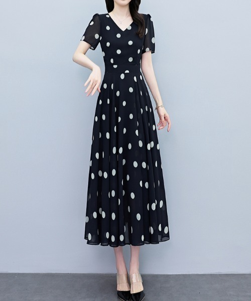 LUCPY(ラクピー)の「ドットフレアロングワンピース(ワンピース・レディース・ブラック・X-LARGE/LARGE/MEDIUM/FREE)」の1枚目の写真