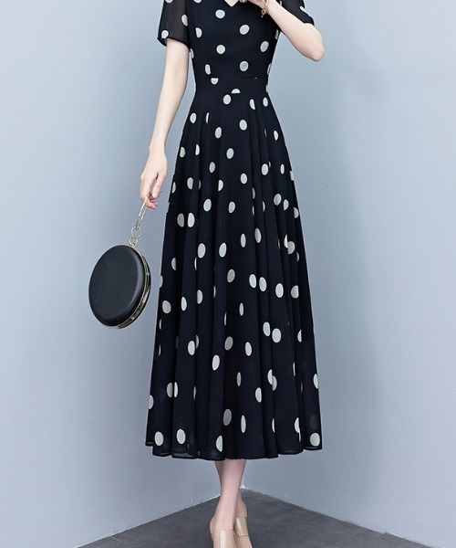 LUCPY(ラクピー)の「ドットフレアロングワンピース(ワンピース・レディース・ブラック・X-LARGE/LARGE/MEDIUM/FREE)」の2枚目の写真
