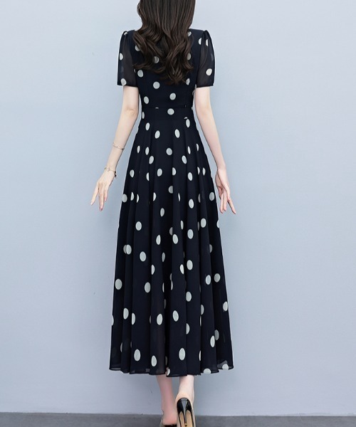 LUCPY(ラクピー)の「ドットフレアロングワンピース(ワンピース・レディース・ブラック・X-LARGE/LARGE/MEDIUM/FREE)」の3枚目の写真