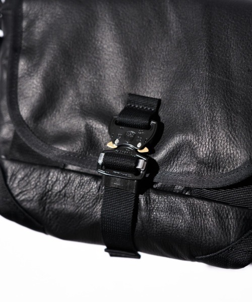 BAGJACK(バッグジャック)の「BAGJACK / バッグジャック SISTER COBRA-FM ELK NAPPA シスター コブラバックル ナッパレザー(ショルダーバッグ・メンズ・ブラック・FREE)」の4枚目の写真