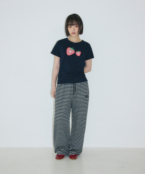 SLEEKGLOW（スリック グロウ）の「チェックストロベリーアップリケTシャツ[ネイビー]（Tシャツ/カットソー・レディース・その他・FREE）」の4枚目の写真