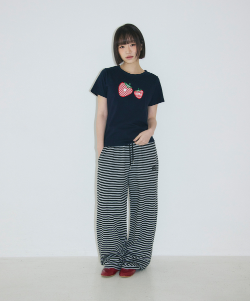 SLEEKGLOW（スリック グロウ）の「チェックストロベリーアップリケTシャツ[ネイビー]（Tシャツ/カットソー・レディース・その他・FREE）」の5枚目の写真