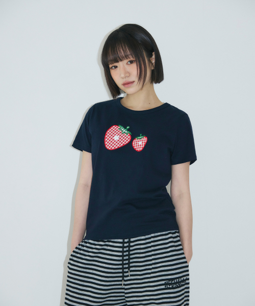 SLEEKGLOW（スリック グロウ）の「チェックストロベリーアップリケTシャツ[ネイビー]（Tシャツ/カットソー・レディース・その他・FREE）」の6枚目の写真