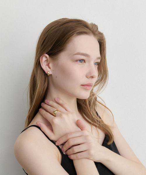 HALDEN(ハルデン)の「basic round one touch earrings (E065_gold small)(ピアス(両耳用)・レディース・その他・FREE)」の2枚目の写真