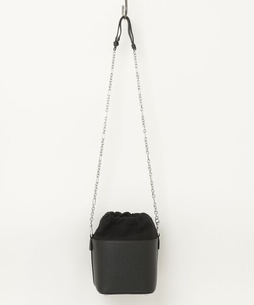 ARKnets（アークネッツ）の「Maison Margiela / メゾン マルジェラ：5AC BUCKET SMALL：S61WG0035-P4348[ANN]（ショルダーバッグ・レディース・ブラック・FREE）」の2枚目の写真