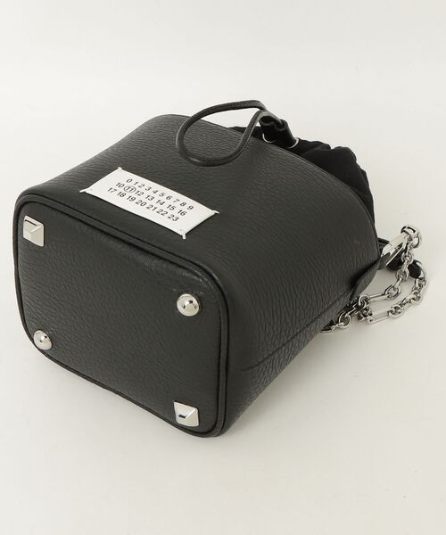 ARKnets（アークネッツ）の「Maison Margiela / メゾン マルジェラ：5AC BUCKET SMALL：S61WG0035-P4348[ANN]（ショルダーバッグ・レディース・ブラック・FREE）」の3枚目の写真