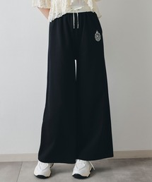 エンブレムエンブロイダリーカットワイドパンツ