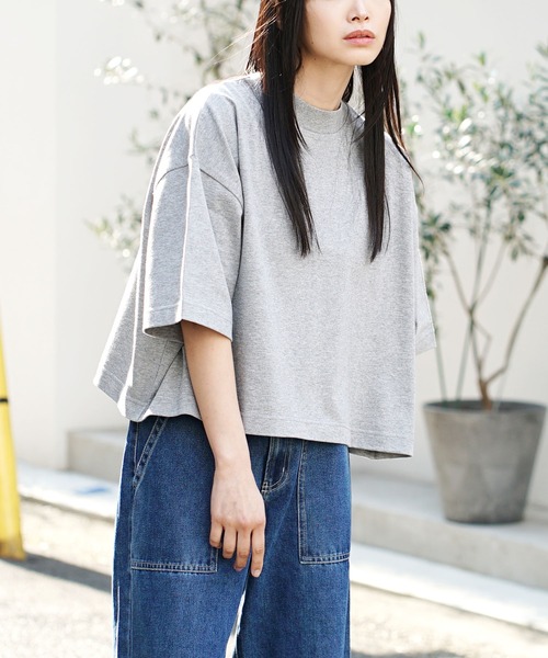 zootie(ズーティー)の「汗しみない クロップドTシャツ(Tシャツ/カットソー・レディース・ベージュ系/グレイッシュブルー/レッド系/カーキ系/杢グレー/ダークカーキ/モカ/ラベンダー/オフホワイト/ブラック/ネイビー・フリー)」の4枚目の写真