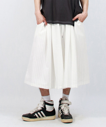 DEMARC（ドゥマーク）の「M Real wide two tuck stripe bumuda pants - White（その他パンツ）」