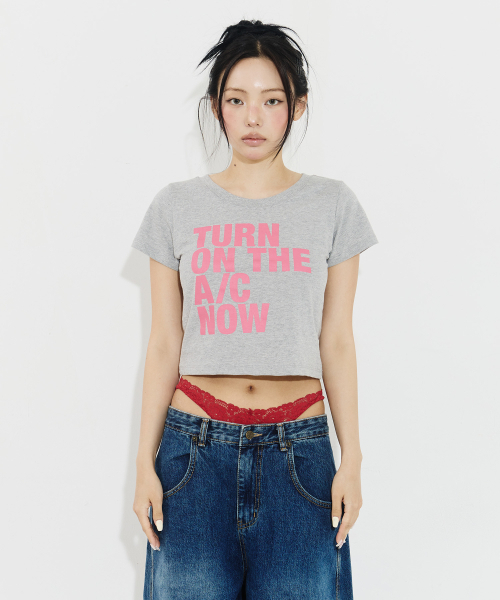 GIMOR（ギマー）の「[Gimor x Drunktxt x Khaki Studio] Turn On The A/C Now Baby Tee Gray（Tシャツ/カットソー・レディース・その他・SMALL）」の2枚目の写真
