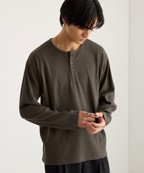 MONO-MART(モノマート)の「テレコリブ ヘンリーネック コンパクト ベーシック長袖Tシャツ(Tシャツ/カットソー・メンズ・カーキオリーブ/杢グレー/スミクロ/オフホワイト/ダークブラウン・S/M/L)」の4枚目の写真