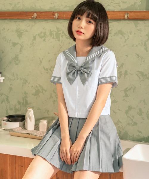 LunaBelle（ルナベル）の「【制服コスプレ3点セット】スーパーカラフルセーラー服（半袖シャツ ・スカート ・スクールリボン）（コスチューム/パーティーグッズ・レディース・ミント/ブルー/レッド/ブラック/オレンジ/ネイビー系/グリーン/サックスブルー/ホワイト×レッド/ネイビー/グレー/ピンク/イエロー/パープル・M/L/2L/S）」の3枚目の写真