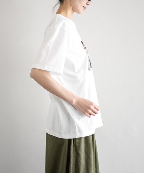 SOLAMONAT(ソラモナ)の「サラリト天竺 フォトT(POLICE)(Tシャツ/カットソー・レディース・ホワイト・FREE)」の6枚目の写真
