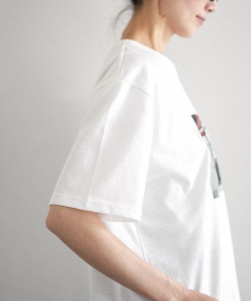 SOLAMONAT(ソラモナ)の「サラリト天竺 フォトT(POLICE)(Tシャツ/カットソー・レディース・ホワイト・FREE)」の9枚目の写真