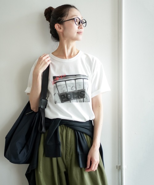 SOLAMONAT(ソラモナ)の「サラリト天竺 フォトT(POLICE)(Tシャツ/カットソー・レディース・ホワイト・FREE)」の2枚目の写真