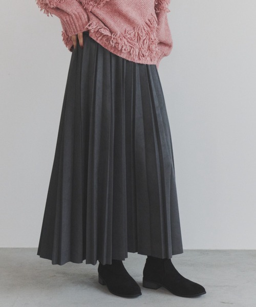 ELNEsoi(エルネソワ)の「スウェードプリーツスカート(スカート・レディース・アイボリー/チャコールグレー/ブラック/ブラウン・FREE)」の3枚目の写真