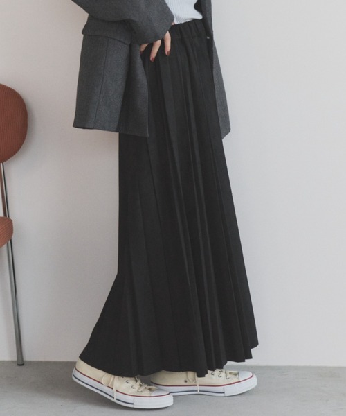 ELNEsoi(エルネソワ)の「スウェードプリーツスカート(スカート・レディース・アイボリー/チャコールグレー/ブラック/ブラウン・FREE)」の13枚目の写真