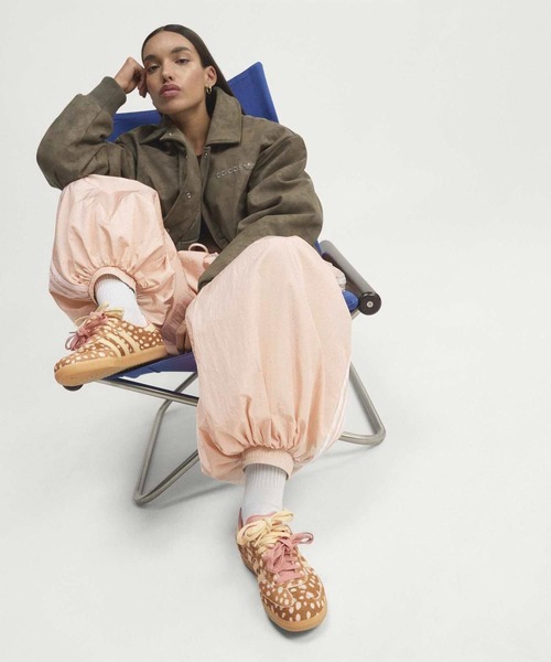 adidas(アディダス)の「サンバ OG / SAMBA OG / アディダスオリジナルス adidas Originals スニーカー(スニーカー・レディース・ブラウン・27.5cm/28.0cm/28.5cm/24.5cm/25.0cm/25.5cm/26.0cm/26.5cm/27.0cm/22.0cm/22.5cm/23.0cm/23.5cm/24.0cm)」の5枚目の写真