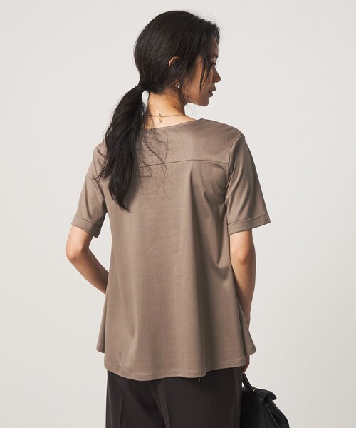 green label relaxing（グリーンレーベルリラクシング）の「Aライン Tシャツ  汗染み防止（Tシャツ/カットソー・レディース・ブラック/ライトグレー/モカ/オフホワイト・FREE）」の5枚目の写真