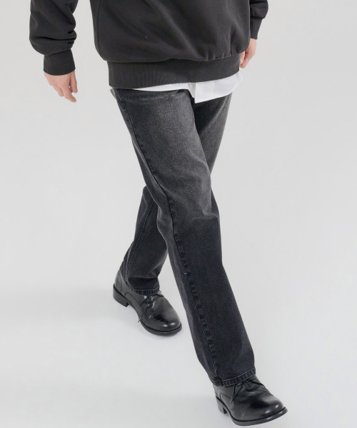 CHASECULT(チェイスカルト)の「メンズ ブラックウォッシュ ストレートデニム-FERK2313B03(デニムパンツ・メンズ・ブラック・76/82/86/92/70)」の4枚目の写真