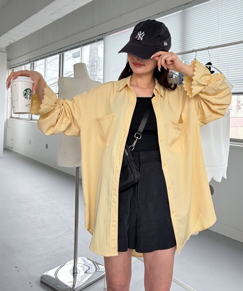 CHERI since1985(シェリ)の「袖スカラップオーバーシャツ(シャツ/ブラウス・レディース・アイボリー/イエロー/ブラック・FREE)」の3枚目の写真