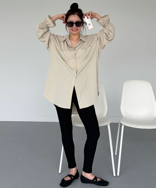 CHERI since1985(シェリ)の「袖スカラップオーバーシャツ(シャツ/ブラウス・レディース・アイボリー/イエロー/ブラック・FREE)」の1枚目の写真