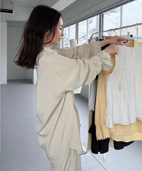 CHERI since1985(シェリ)の「袖スカラップオーバーシャツ(シャツ/ブラウス・レディース・アイボリー/イエロー/ブラック・FREE)」の7枚目の写真