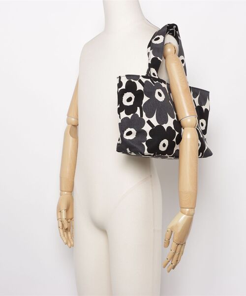 marimekko(マリメッコ)の「【JAPAN EXCLUSIVE】《kioski》 Mini Unikko/ Je Prinsessa tote bag(トートバッグ・レディース・ダークグレー/ピンク系その他・FREE)」の12枚目の写真