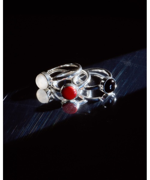 quip queint(クイップクエイント)の「【quip queint】orbit ring/オービット リング オニキス ムーンストーン(リング・レディース・シルバー×オニキス/ストーン・#15/#9/#13/#11)」の5枚目の写真