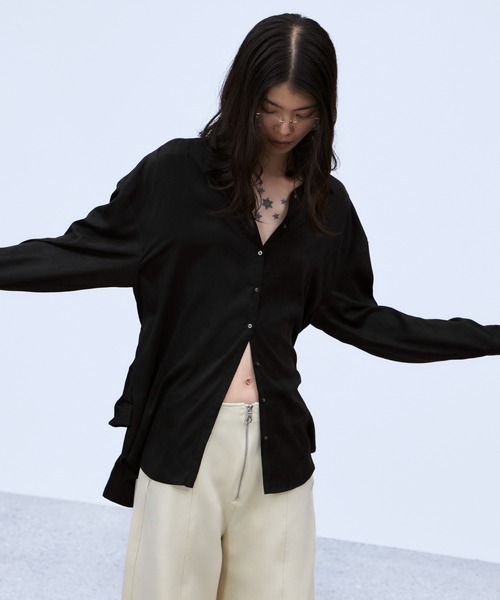 THINGS THAT MATTER（シングス ザット マター）の「MULTIWAY SLEEVE SUEDE-LIKE SHIRT / マルチウェイ スリーブ スエードライク シャツ（シャツ/ブラウス・レディース・ブラック・FREE）」の3枚目の写真