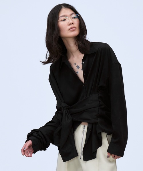 THINGS THAT MATTER（シングス ザット マター）の「MULTIWAY SLEEVE SUEDE-LIKE SHIRT / マルチウェイ スリーブ スエードライク シャツ（シャツ/ブラウス・レディース・ブラック・FREE）」の6枚目の写真