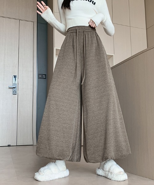 AMAJI(アマジ)の「ハイウエスト ギャザー タック ワイドパンツ(その他パンツ・レディース・ホワイト/ブラック/ベージュ/グレー・SMALL/MEDIUM/LARGE/X-LARGE)」の4枚目の写真