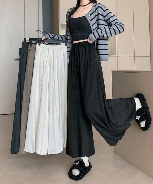 AMAJI(アマジ)の「ハイウエスト ギャザー タック ワイドパンツ(その他パンツ・レディース・ホワイト/ブラック/ベージュ/グレー・SMALL/MEDIUM/LARGE/X-LARGE)」の5枚目の写真