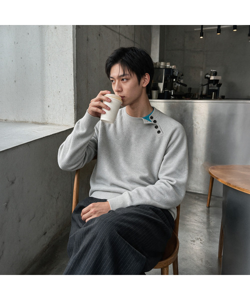ANOLORCODE(アノローコード)の「斜めヘンリーネックニット (3カラー)(ニット/セーター・レディース・チャコールグレー/ブラック/ライトグレー・MEDIUM/LARGE)」の3枚目の写真