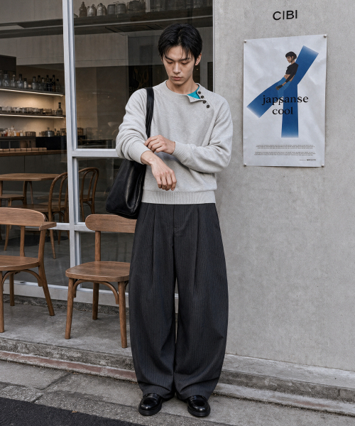 ANOLORCODE(アノローコード)の「斜めヘンリーネックニット (3カラー)(ニット/セーター・レディース・チャコールグレー/ブラック/ライトグレー・MEDIUM/LARGE)」の4枚目の写真
