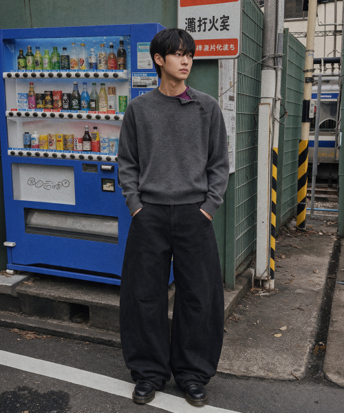ANOLORCODE(アノローコード)の「斜めヘンリーネックニット (3カラー)(ニット/セーター・レディース・チャコールグレー/ブラック/ライトグレー・MEDIUM/LARGE)」の6枚目の写真