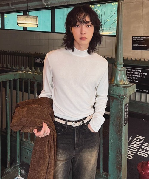 NOWLE（ノウル）の「【NOWLE】スマートフィット モックネック スムース カットソー 長袖 Tシャツ / ロンT（Tシャツ/カットソー・メンズ・ホワイト/ブラック・X-LARGE/LARGE/MEDIUM）」の5枚目の写真
